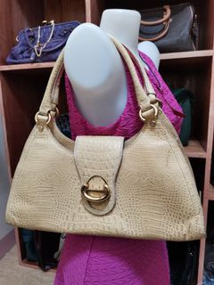 (Category: ) located in . Submitted by queenlyne_vintage_rare_finds (Listing ID 1029882060, Image 1). Description: .