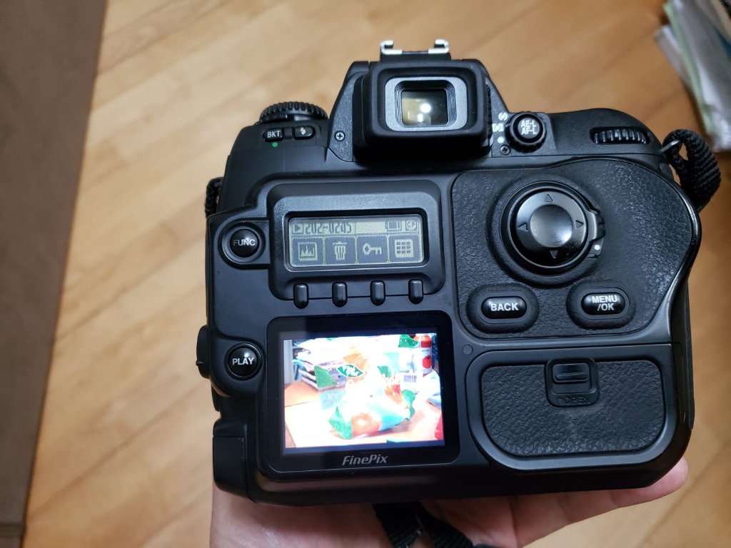 Fuji fujifilm Pro 富士經典老機Super CCD 可作收藏用途, 鏡頭及裝備- Carousell