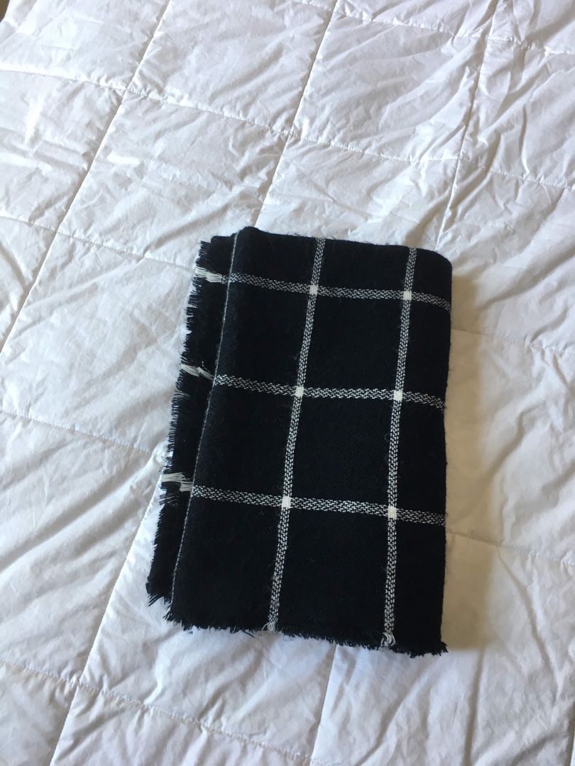 Grid blanket scarf