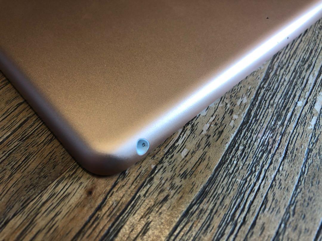 Ipad (Category: iPad) located in Shah Alam. Submitted by ezz90 (Listing ID 1029960348, Image 3). Description: Original ipad 7th Generation Wife only Condition 9/10 Just use 6 month .