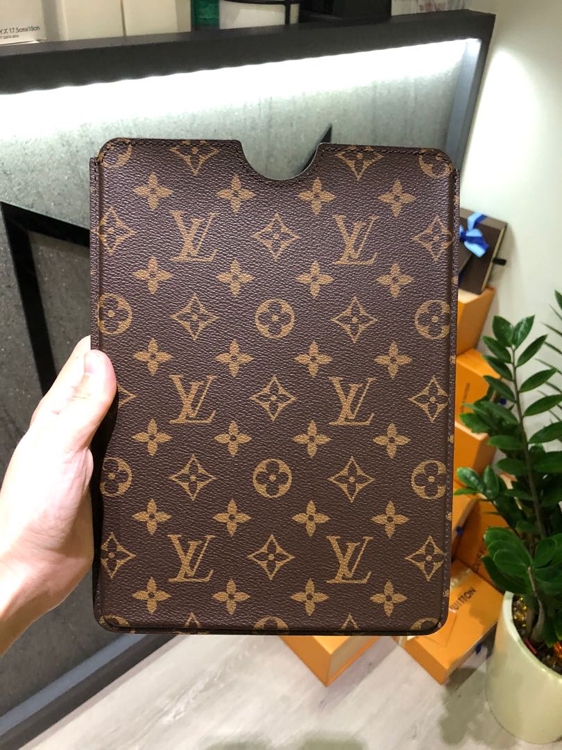 LOUIS VUITTON Monogram Hardcase iPad Air 2 1090579