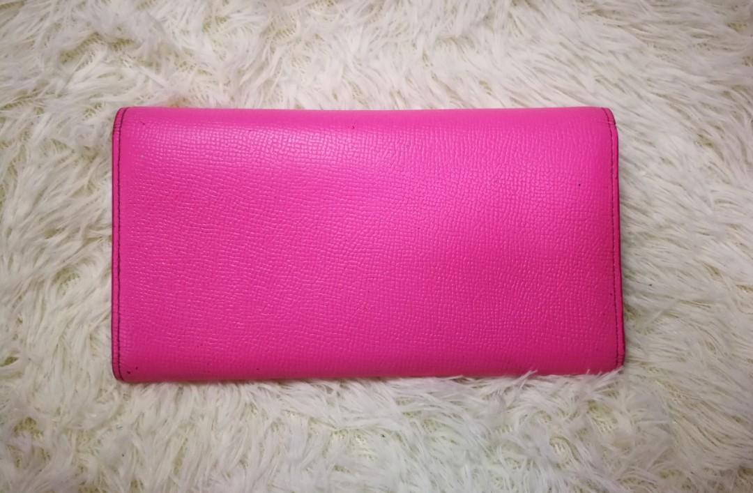 💯MCM Trifold Wallet (Category: Luxury Bags & Wallets) located in Cainta. Submitted by phengaying (Listing ID 1029957818, Image 3). Description: 💯Original or Moneyback | MCM Trifold Women's Wallet | Genuine Leather in Baby Pink Color | Gold-Tone Hardware | 12 Card Slot | Zip & Slip Bill Compartments | With Serial Code | MCM Signature Interior Lining | Preowned in 9/10 Condition | No Dust Bag/Box Flaw/s: Minor scuffs on leather and rubber lining.