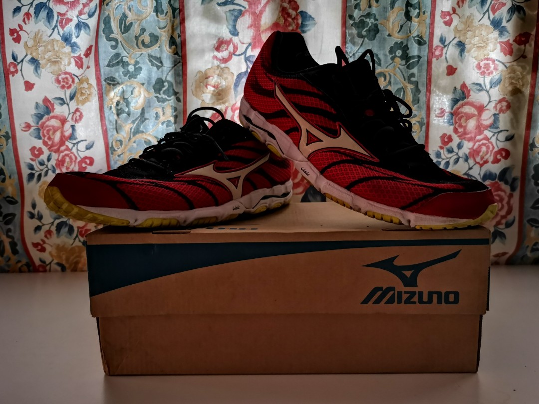 Mizuno Wave Hitogami 3 Men s Fashion Activewear on Carousell
