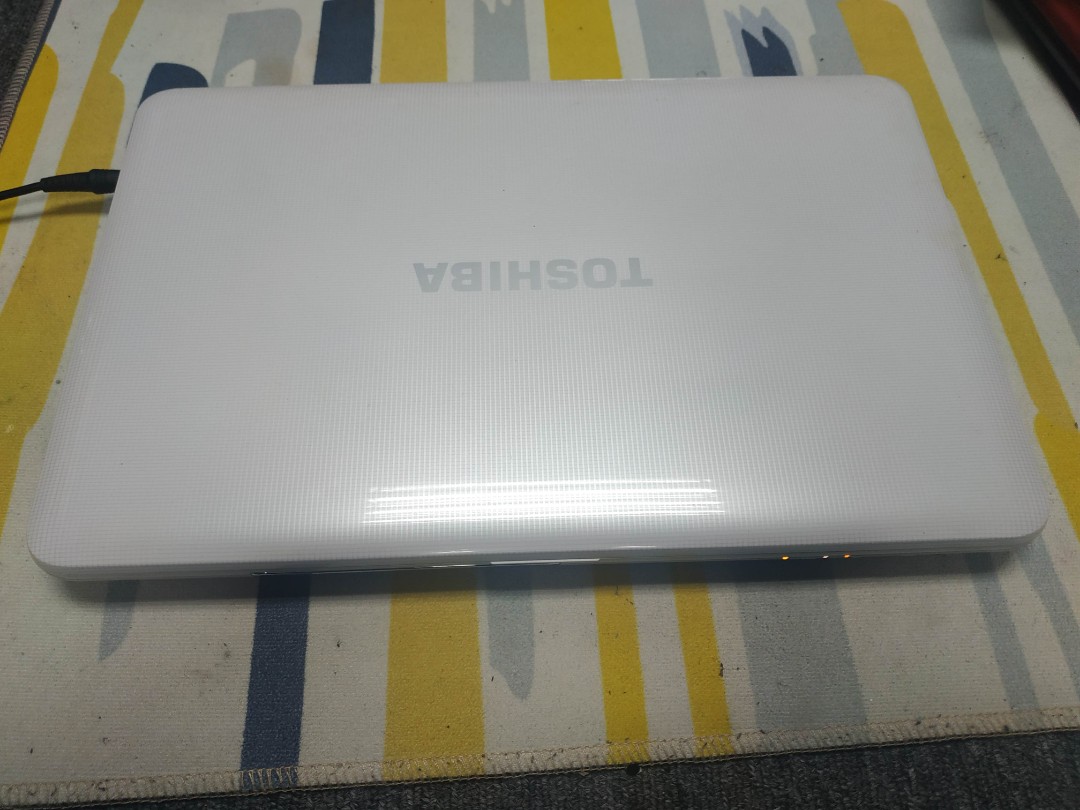 Toshiba l850 i5 8g ram 256ssd 15.6吋  内置籃光  office 2019
