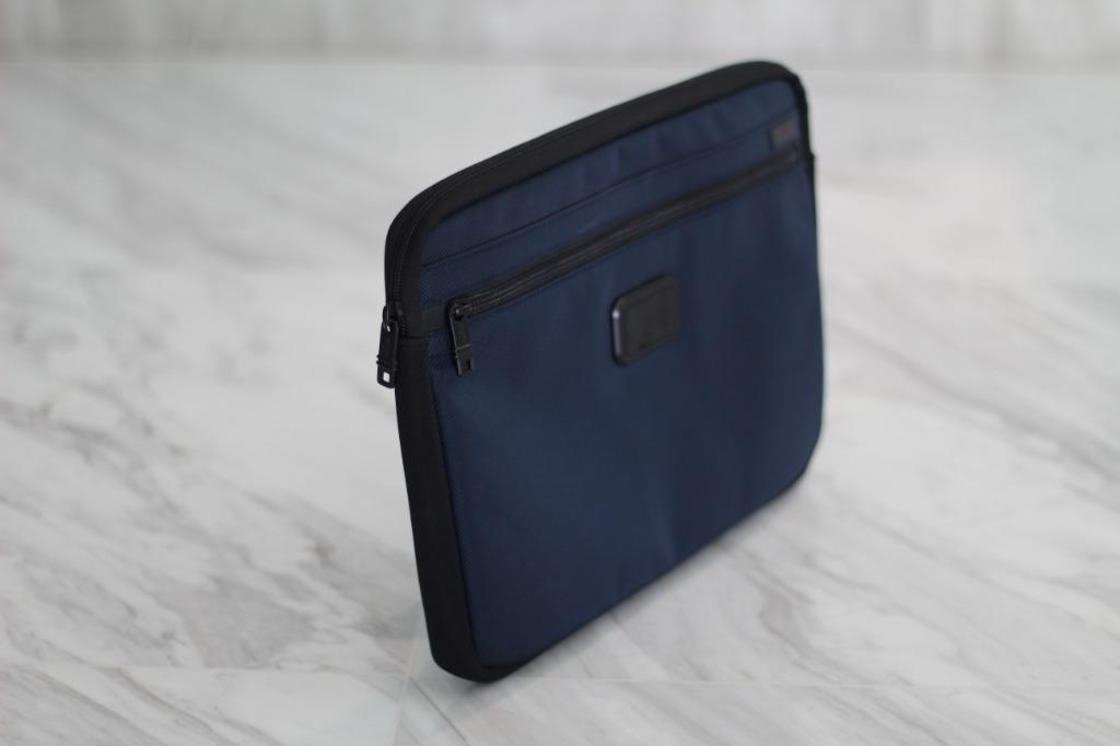 Tumi macbook store air case