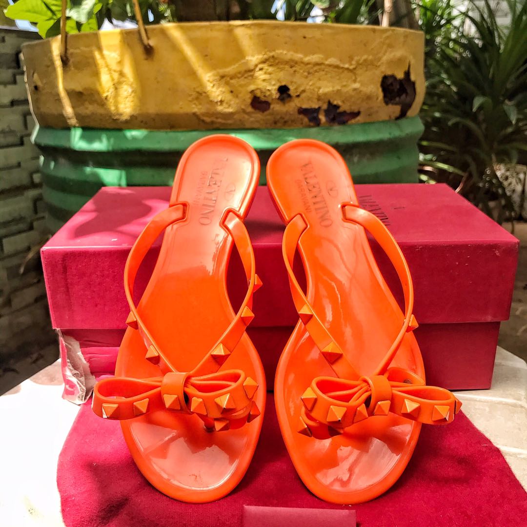 Valentino Rockstud Bow Sandals, Fesyen Wanita, Sepatu di Carousell