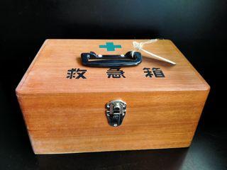 Wooden medicine box (D-3344)