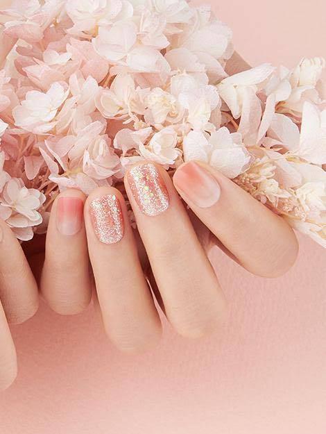 Authentic Dashing Diva X Fmgt Press On Nails In Coral Ending Health Beauty Perfumes Nail Care Others On Carousell