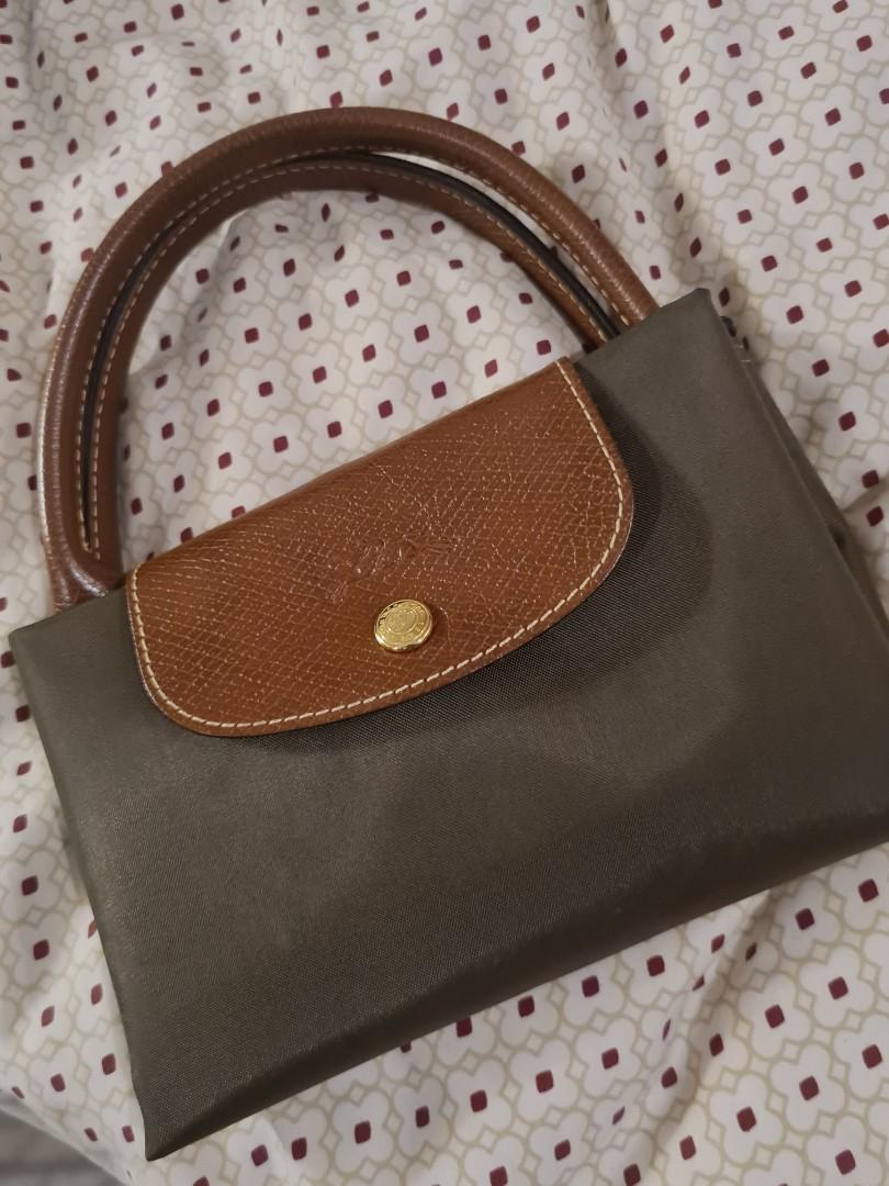Authentic Le Pliage Longchamp (Category: Luxury Bags & Wallets) located in Makati City. Submitted by minniecooper888 (Listing ID 1030235932, Image 1). Description: Original Bought at Longchamp Rustan's Makati Brand new with original paperbag RFS: Decluttering Mode of Payment: Via GCash, BDO or BPI online Delivery charge c/o buyer.