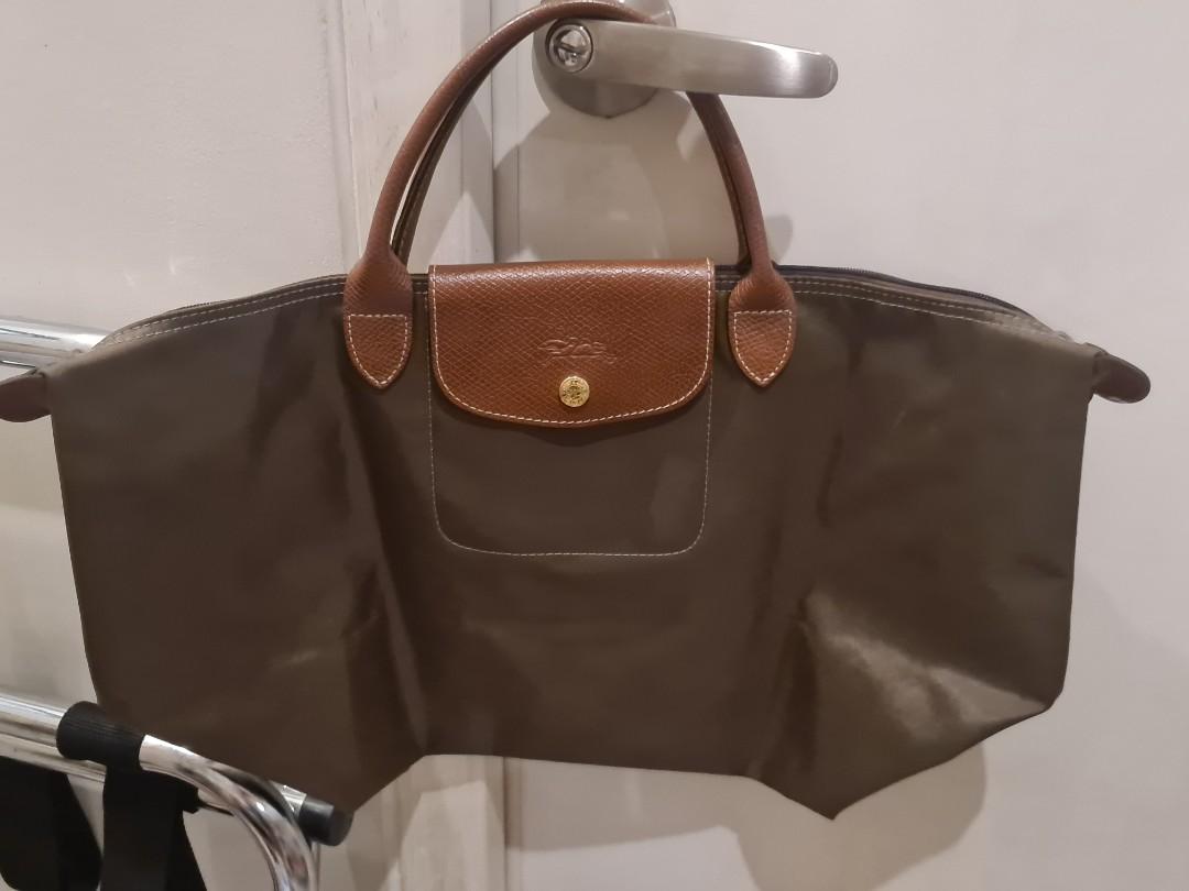 Authentic Le Pliage Longchamp (Category: Luxury Bags & Wallets) located in Makati City. Submitted by minniecooper888 (Listing ID 1030235932, Image 2). Description: Original Bought at Longchamp Rustan's Makati Brand new with original paperbag RFS: Decluttering Mode of Payment: Via GCash, BDO or BPI online Delivery charge c/o buyer.