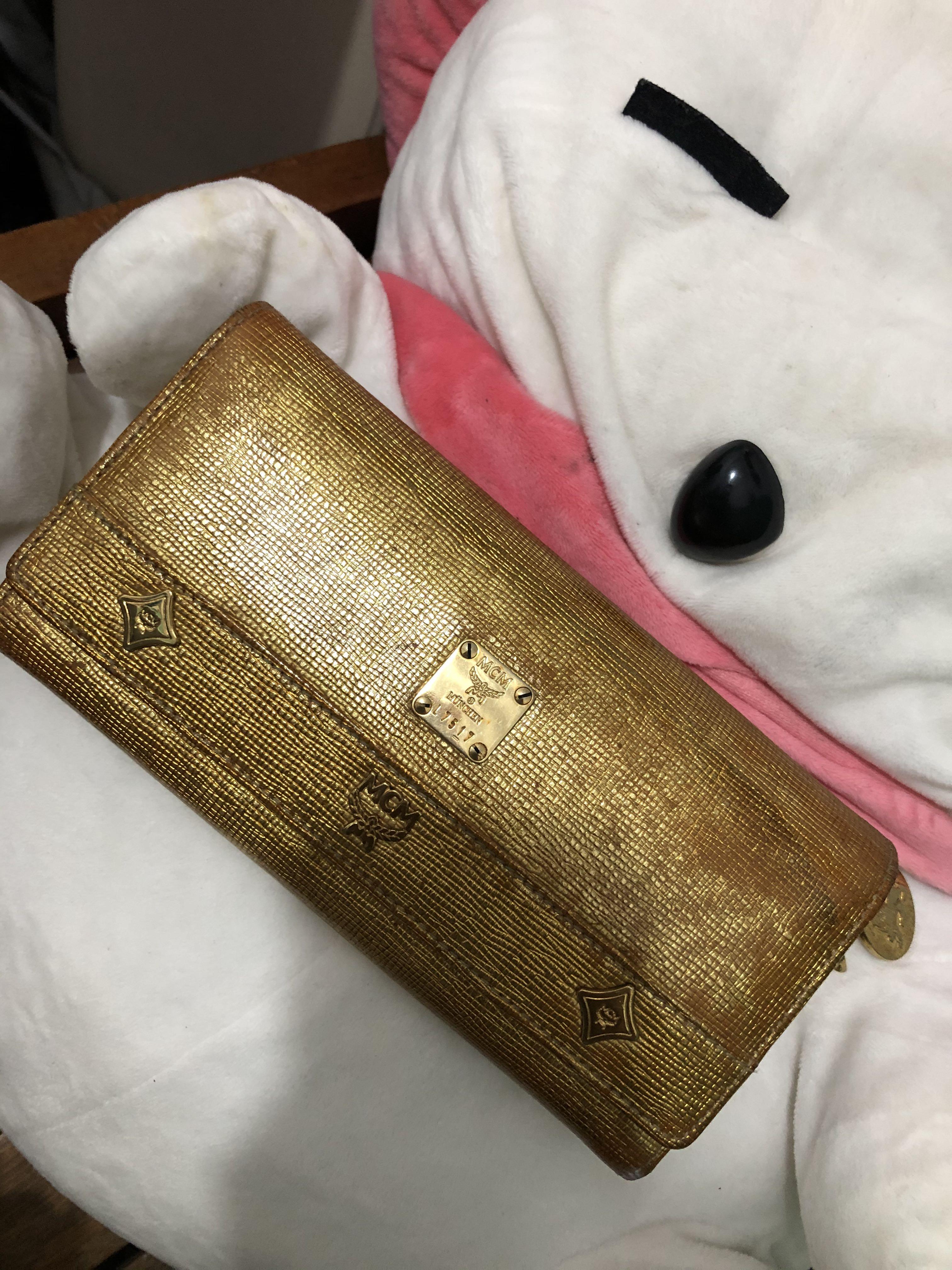 Mcm 2025 gold wallet