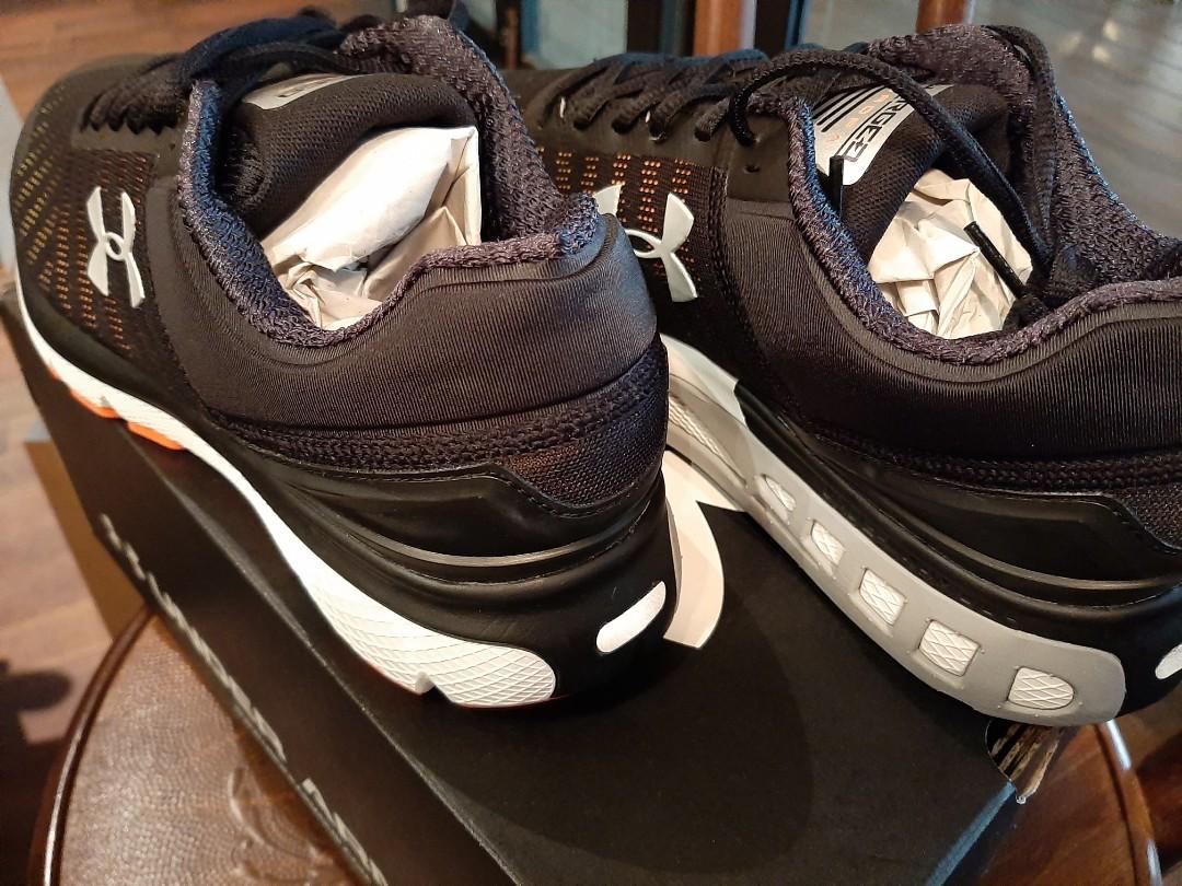 Brand New Under Armour Charged Europa 2 Men Running 9.5UK Men s