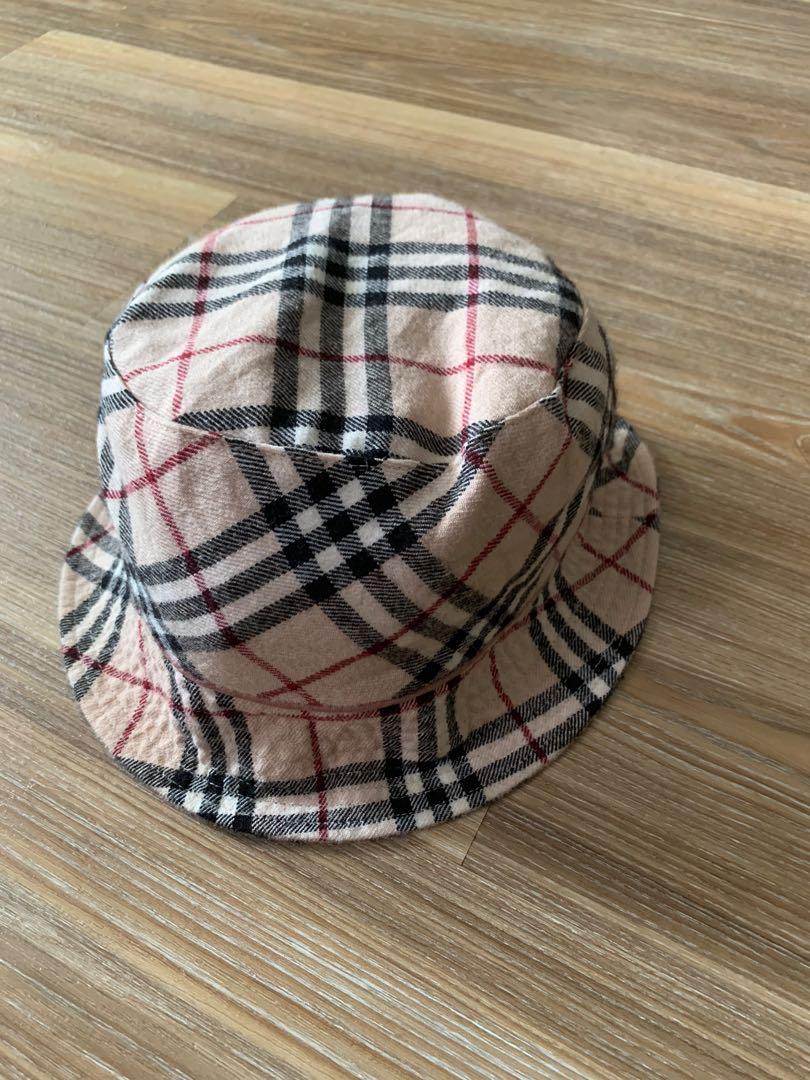 Burberry blue hot sale label hat
