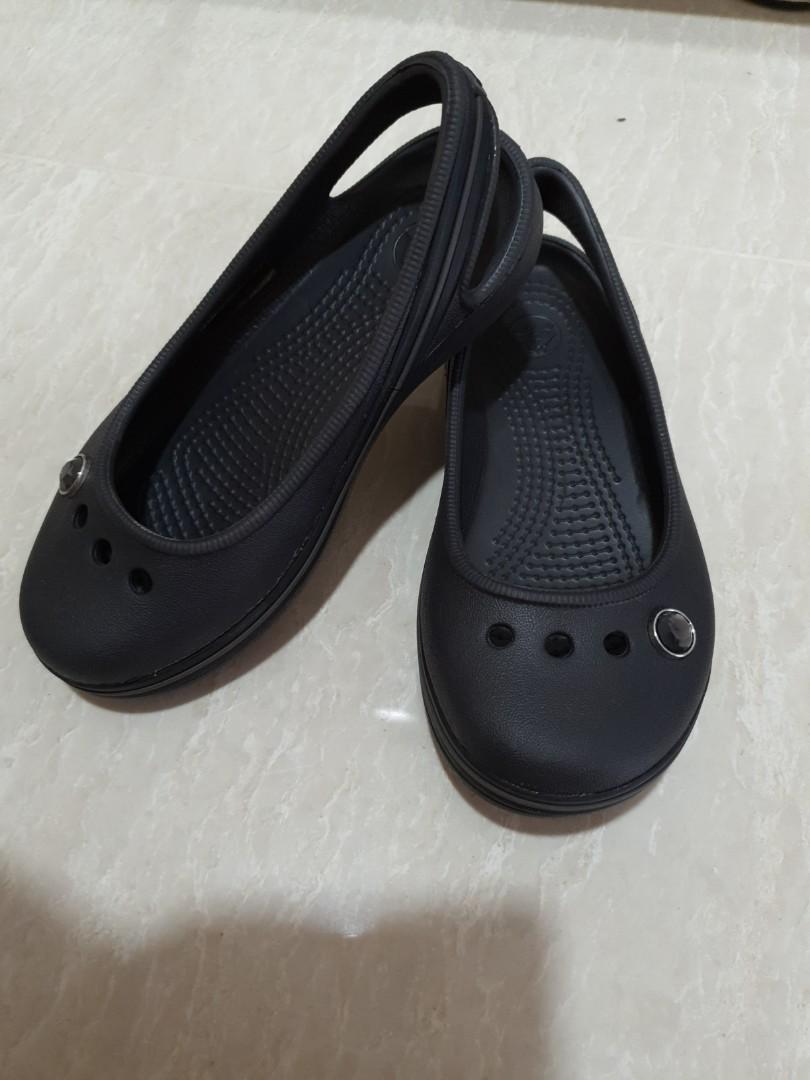 Girls black hot sale crocs