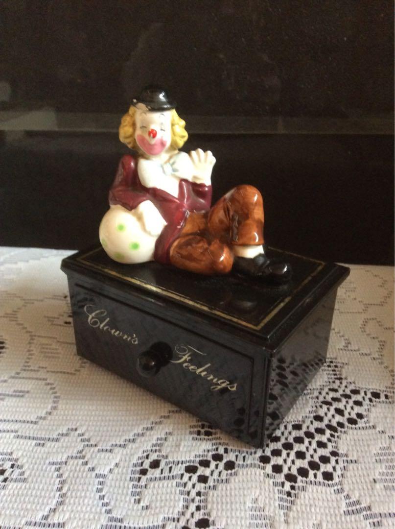 Clown Music box Feeling