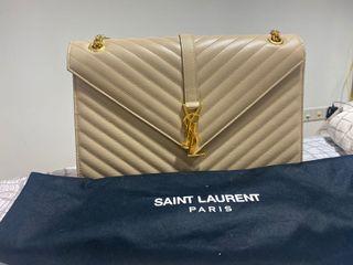 Envelope large in matelasse grain saint Laurent beige