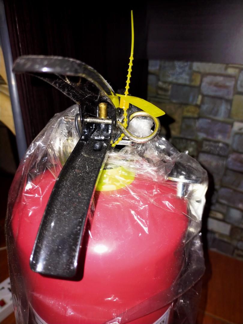 Fire Extinguisher (Category: Safe) located in Las Pinas. Submitted by suzidee (Listing ID 1030293006, Image 3). Description: Brand New (sealed) Portable 10lbs.