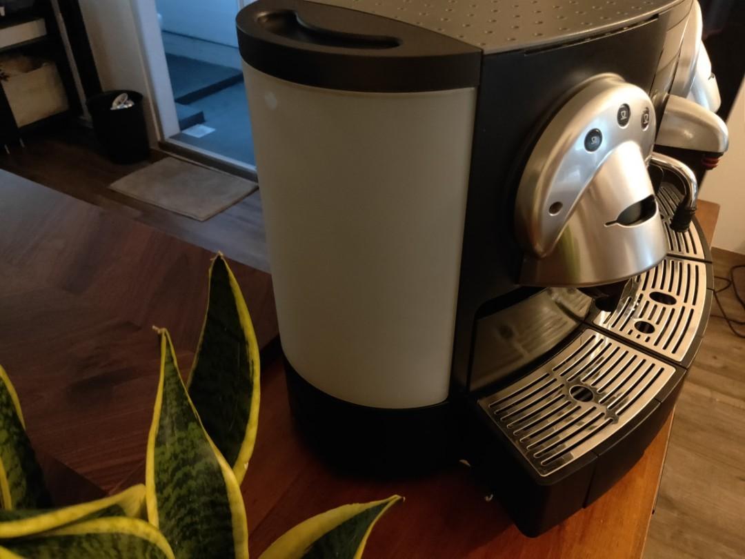 Nespresso Gemini 220. Coffee machine, TV & Home Appliances, Kitchen