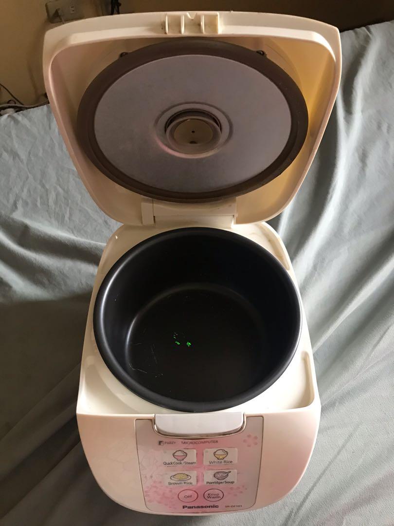 Panasonic rice cooker (Category: Cookers) located in Navotas City. Submitted by mph_thrift (Listing ID 1030142763, Image 2). Description: Panasonic sr-df101 good condition 220v.