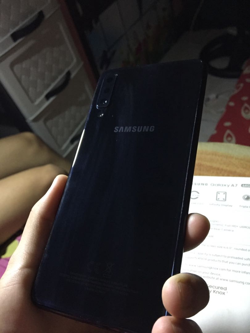 SELLING SAMSUNG A7