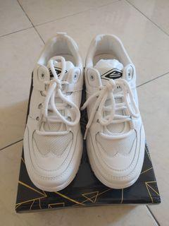 Sneaker putih fashion jual murah