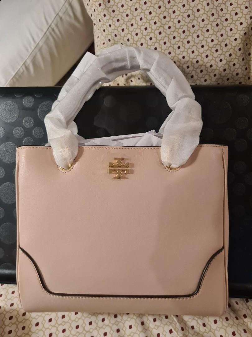 Tory Burch Carter Small Tote (Category: Luxury Bags & Wallets) located in Makati City. Submitted by minniecooper888 (Listing ID 1030317680, Image 1). Description: Authentic Tory Burch Carter Tote Small Shell Pink Bought in the U.S. last Jan 2020 Complete with paperbag and stuffings Payment via BDO or BPI only Shipping c/o buyer RFS: Decluttering.
