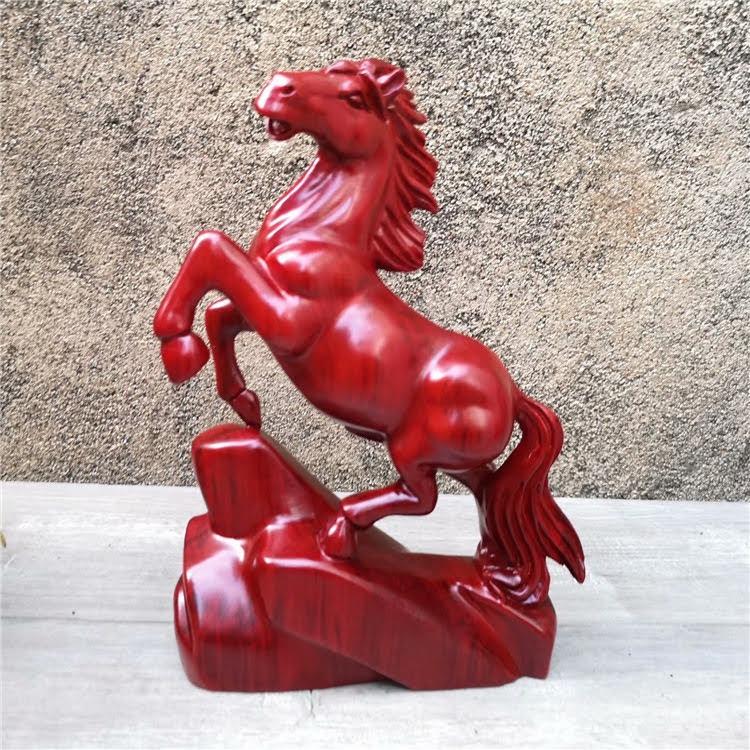 赤色木製馬彫刻 約30cm x 20cm 赤色木製馬彫刻 約30cm x 20cm 赤色木製馬彫刻 約30cm x 20cm