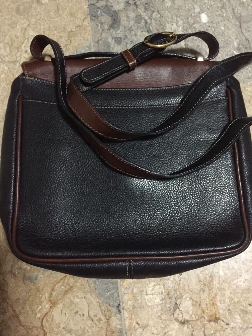Authentic Bally sling bag (Category: Cross-body Bags) located in Legazpi City. Submitted by brandedstuffphl (Listing ID 1030541838, Image 2). Description: Authentic Bally sling bag, vintage With dust bag .
