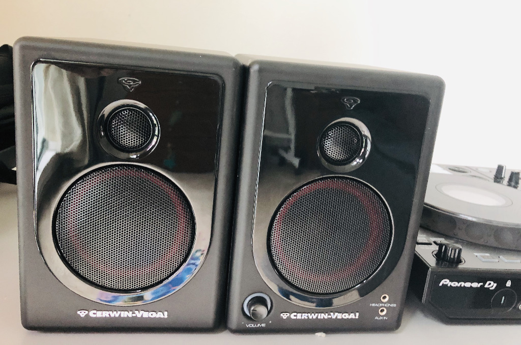 Cerwin vega xd3 powered desktop speakers sales
