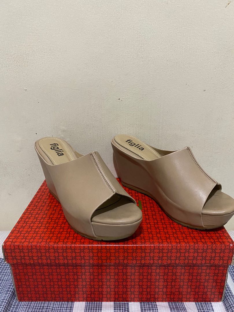 Figlia Wedge shoes, Women's Fashion, Footwear, Flats & Sandals on Carousell