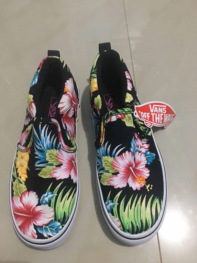 Vans Hawaiian floral slip on, Men's Footwear, Sneakers on Carousell