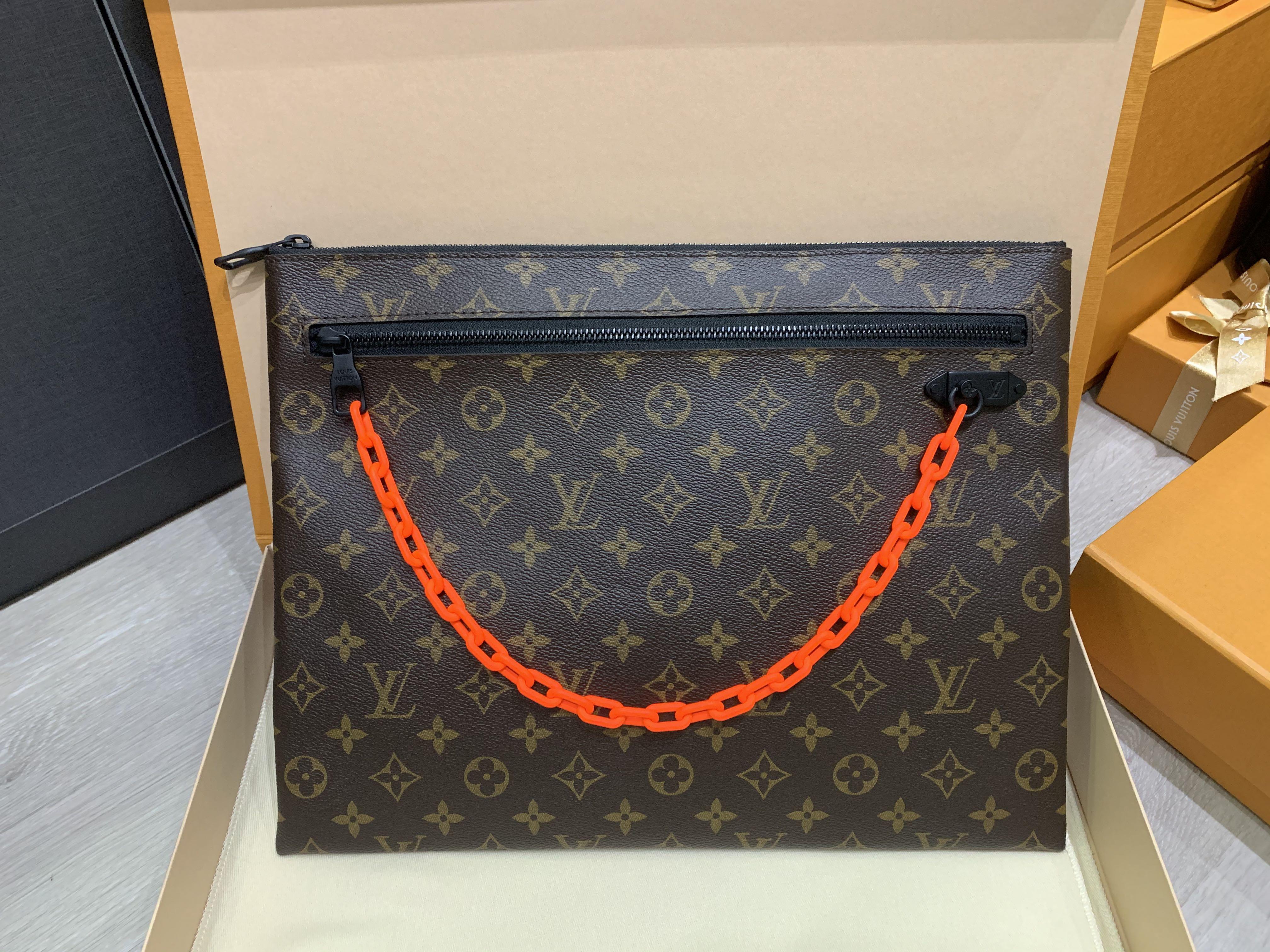 BEST PRICE GUARANTEED HERE ❌❌ #STEALDEALCONSIGNMENT . LV Pochette A4  Monogram Virgil Abloh Clutch . Size : Price : 12.500.000 Condition :…