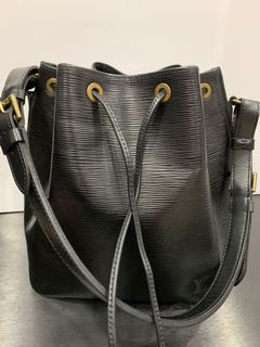 (Category: ) located in . Submitted by mini_wardrobe (Listing ID 1030372244, Image 1). Description: .