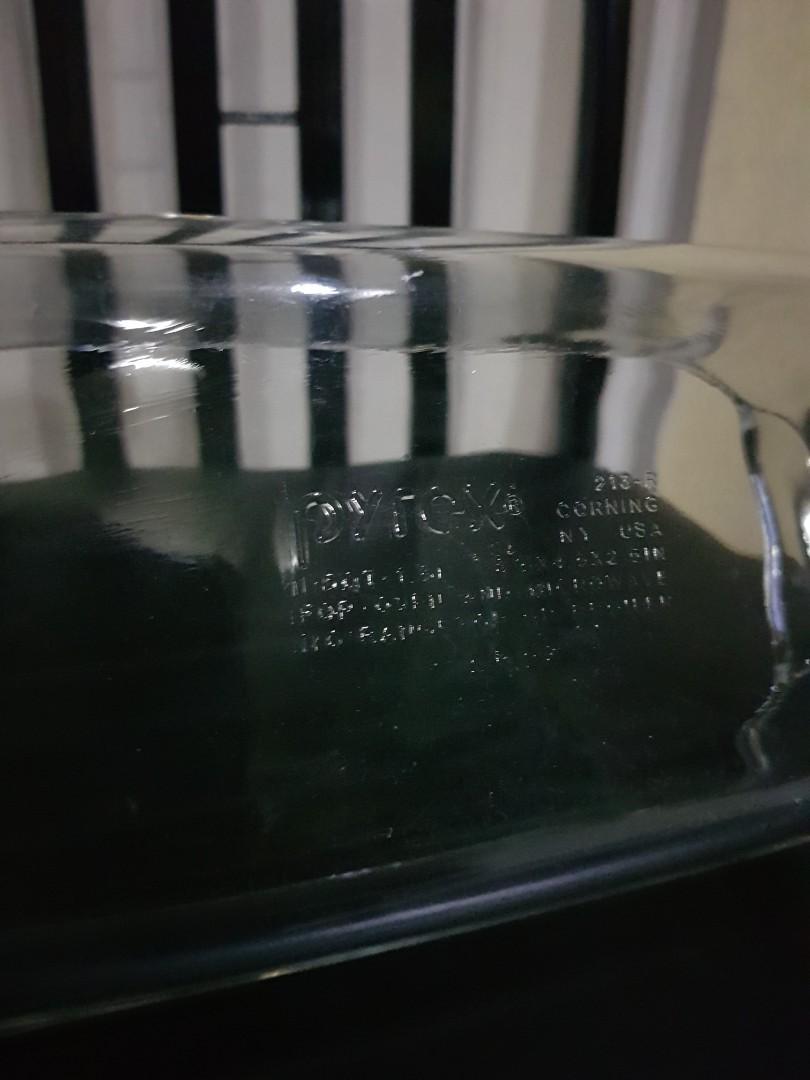Pyrex Loaf Pan Baking Dish Vintage (Category: Bakeware) located in Manila. Submitted by missarvic (Listing ID 1030470967, Image 2). Description: Vintage Pyrex Clear Glass Loaf Pan 1.5 Quart - 1.5 L 213-r 8.5x4.5x2.5 Thicker Durable.