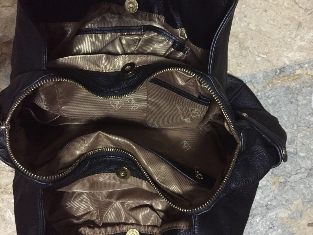Valentino Rudy bag (Category: Purses & Pouches) located in Legazpi City. Submitted by brandedstuffphl (Listing ID 1030540568, Image 3). Description: Valentino Rudy bag Made in Italy.