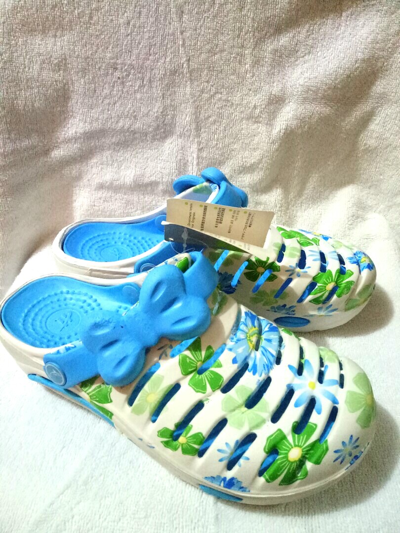 Cross sendal sale