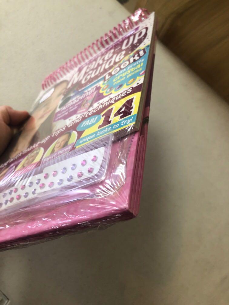 Step by step make up guide by igloo books (Category: Makeup) located in Manila. Submitted by cabbielopez (Listing ID 1030352368, Image 3). Description: Step by step make up guide With crystal face gems included Brand new Sealed Bought from BBW Perfect for your dressing table.