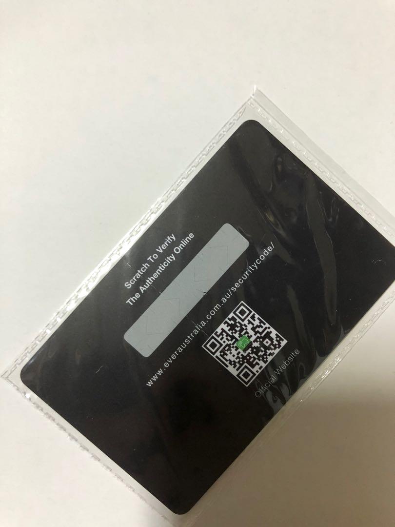 UGG scarf （分類：絲巾）位於 Hong Kong。 由 vera_2867 提交（商品編號 1030479213，圖片 5）。簡介： Dusty blue check scarf from UGG eversheepskins and everugg Australia. 100%authentic With original box without tag Material: 100% aussie wool Size: length 168 cm, width 30 cm Original price: ard AUD60。