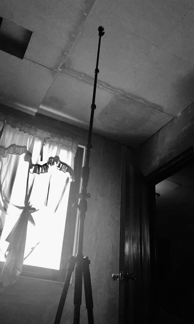 Yunteng monopod (Category: Tripods & Monopods) located in Tarlac. Submitted by prelovedbykass (Listing ID 1030356292, Image 2). Description: Brand new monopod Inside the box: USB connector Monopod Phone adapter Manual Can be connected on a tripod (swipe left to see how it looks and the length) Rfs: No one's using it.