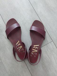 ZARA slip on flat sandals size 35 ZARA slip on flat sandals size 35