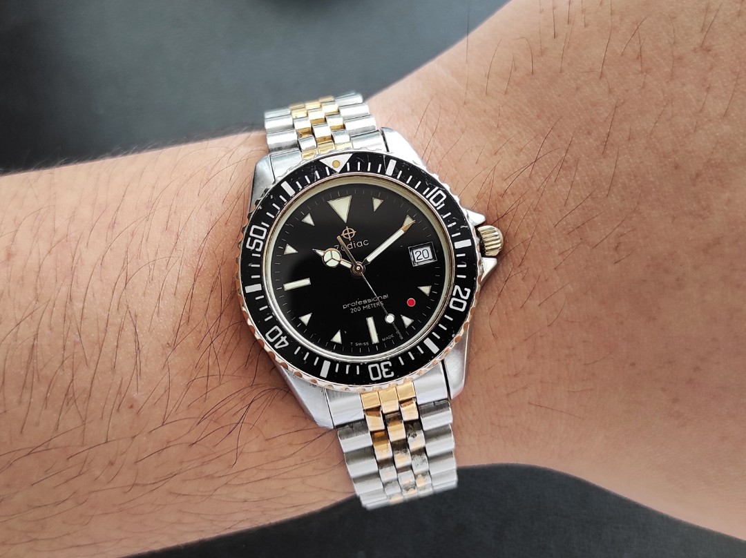 Zodiac red store dot diver
