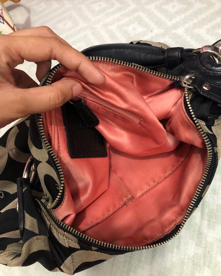 Authentic Coach Hobo (Category: Purses & Pouches) located in Tuguegarao City. Submitted by khaid (Listing ID 1030724858, Image 3). Description: 100% Authentic kindly check photos for the flaw .