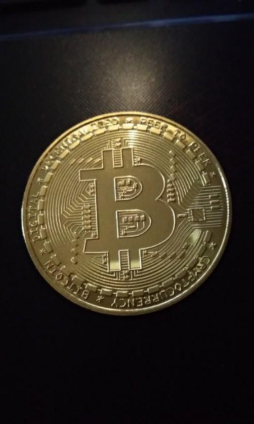 Bitcoin commerative (Category: Currency) located in Singapore. Submitted by arkinator (Listing ID 1030695821, Image 1). Description: bitcoin collectables great for - gifts - collections pm if you're interested!.