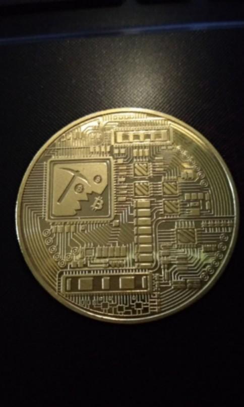 Bitcoin commerative (Category: Currency) located in Singapore. Submitted by arkinator (Listing ID 1030695821, Image 2). Description: bitcoin collectables great for - gifts - collections pm if you're interested!.