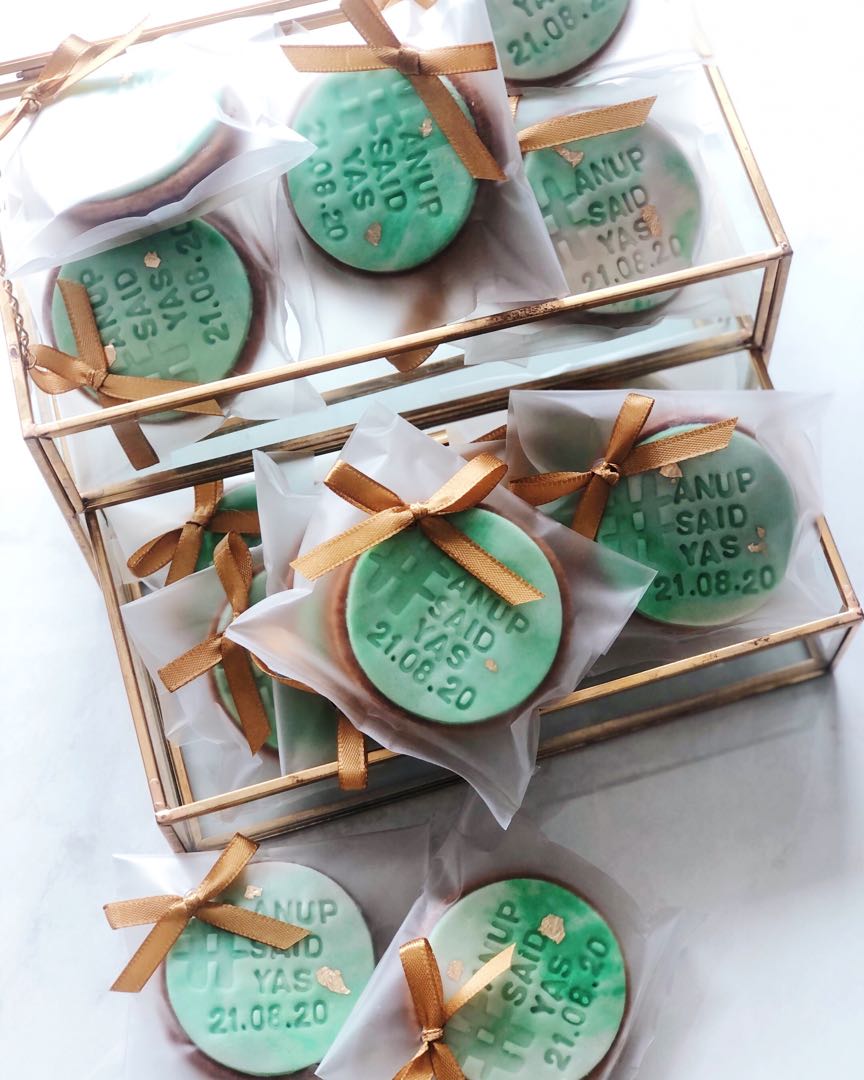 Heart-shaped Decorated Cookies for Wedding Favors