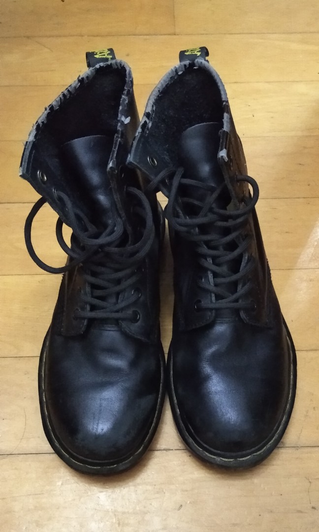 Dr. Martin boots, 女裝, 鞋, 靴- Carousell