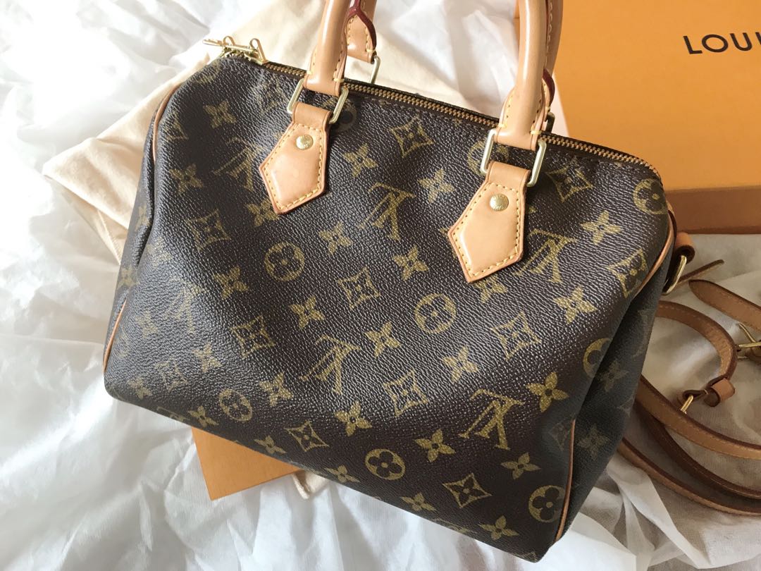 Authentic LOUIS VUITTON Speedy 25 with lock and strap