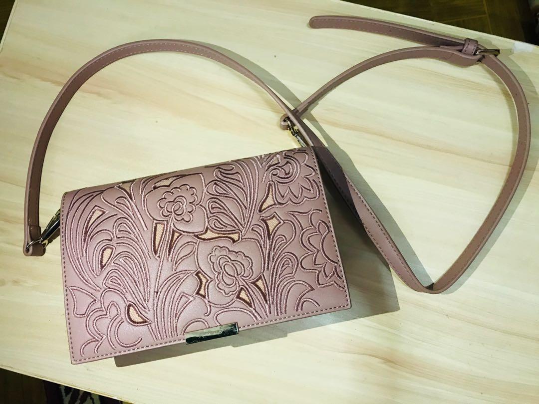 sacha sling bag