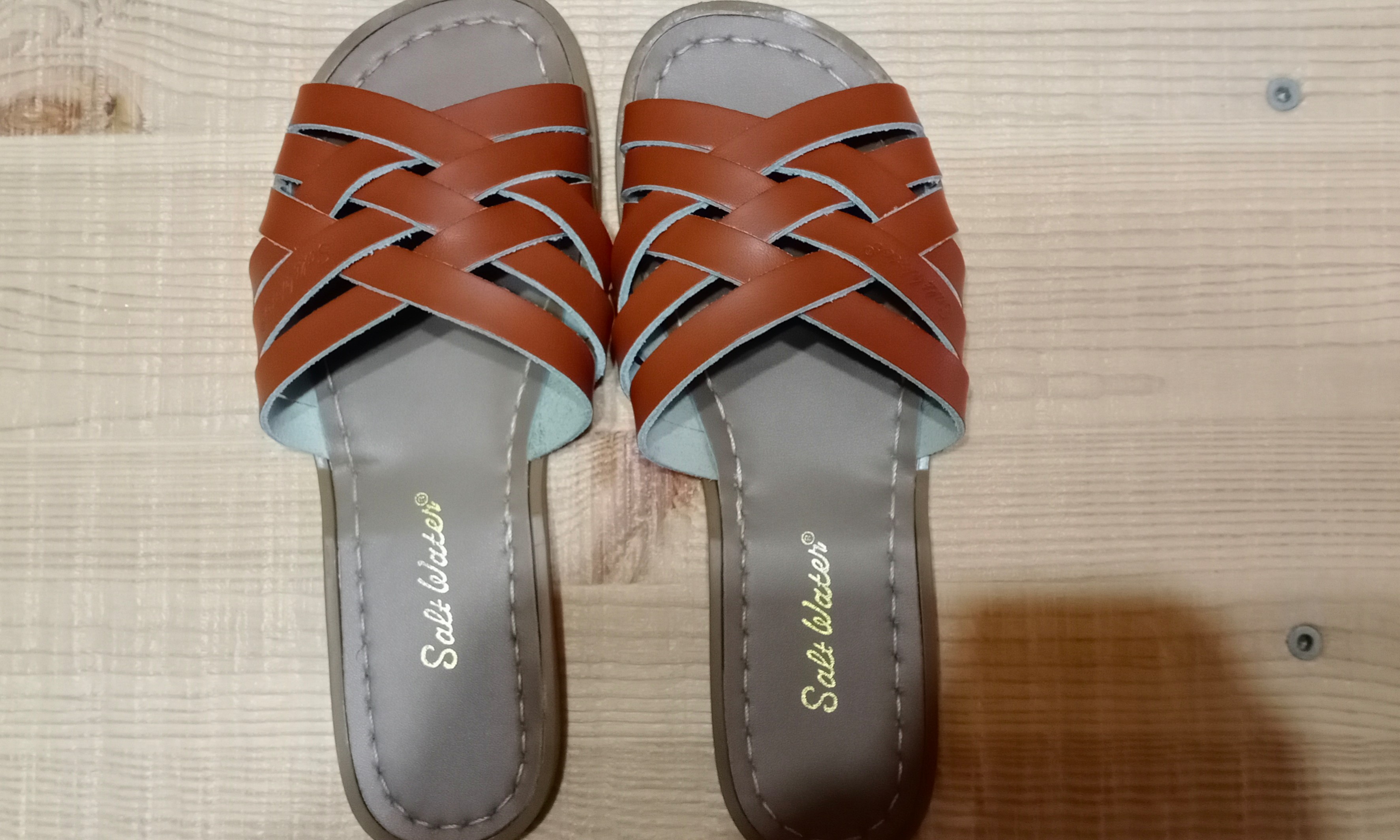 Saltwater sandals, Women's Fashion 