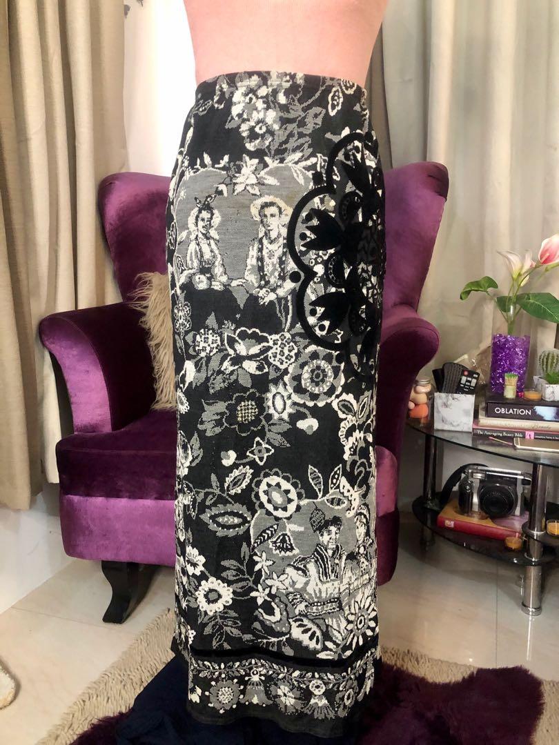 Vintage Maxi Skirt (textured) (Category: Skirts) located in Santiago. Submitted by destashkit (Listing ID 1030691605, Image 2). Description: .
